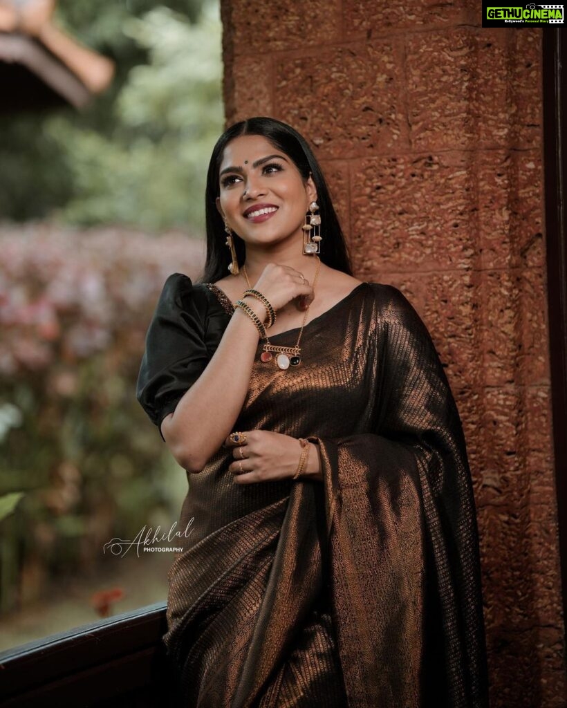 Swasika Instagram - Actress @swasikavj Styling @nithinju Outfit @aalaadesigners Jewls @_javahari_ Pic @akhilal_photography #makup #swasika #actress Thiruvananthapuram, Kerala, India