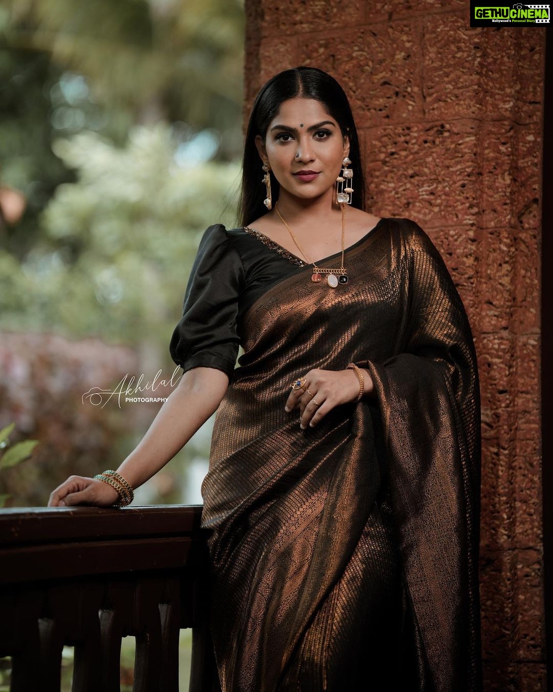 Swasika Instagram - Actress @swasikavj Styling @nithinju Outfit @aalaadesigners Jewls @_javahari_ Pic @akhilal_photography #makup #swasika #actress Thiruvananthapuram, Kerala, India