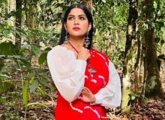 Swasika Instagram - Need sunshine ☀️ in my life Saree @poonolilsilks MUA @sreegeshvasan_makeupartist Styling @amal_gop