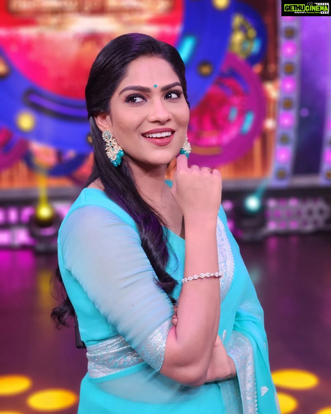Swasika Instagram - "Let positivity wash over you like a wave of blue - calming, refreshing, and endlessly inspiring." Mua : @aneeshcbabumakeupartist Stylist : @amal_gop Saree : @ajs_attires Jewelleries: @kaya_online_ #swasika #bluelook #musings #life