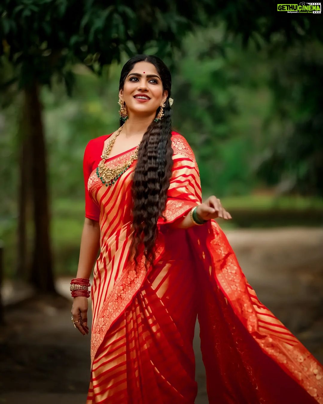 Swasika Instagram - What's Vishu without a saree picture ? Happy Vishu to everyone 🌸 Mua : @abilashchickumakeupartist Styling : @nithinju Saree : @divyadisa.couture Jewelry: @atiracreations Photography: @shibu.bokehpix #happyvishu #swasikavj #redsaree