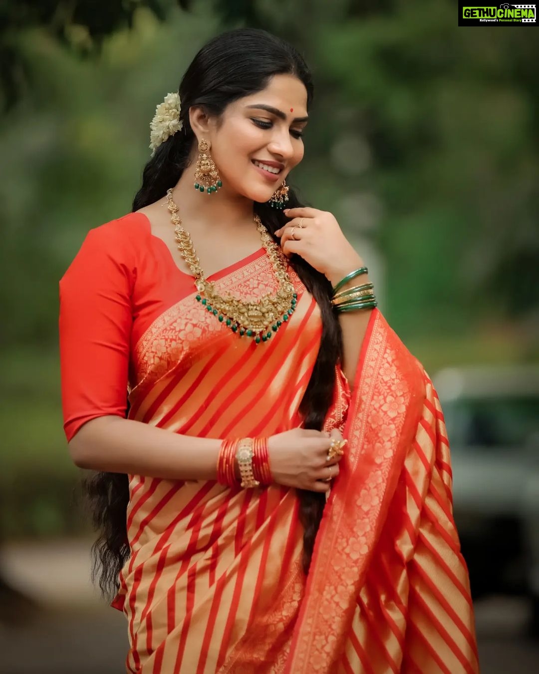 Swasika Instagram - What's Vishu without a saree picture ? Happy Vishu to everyone 🌸 Mua : @abilashchickumakeupartist Styling : @nithinju Saree : @divyadisa.couture Jewelry: @atiracreations Photography: @shibu.bokehpix #happyvishu #swasikavj #redsaree