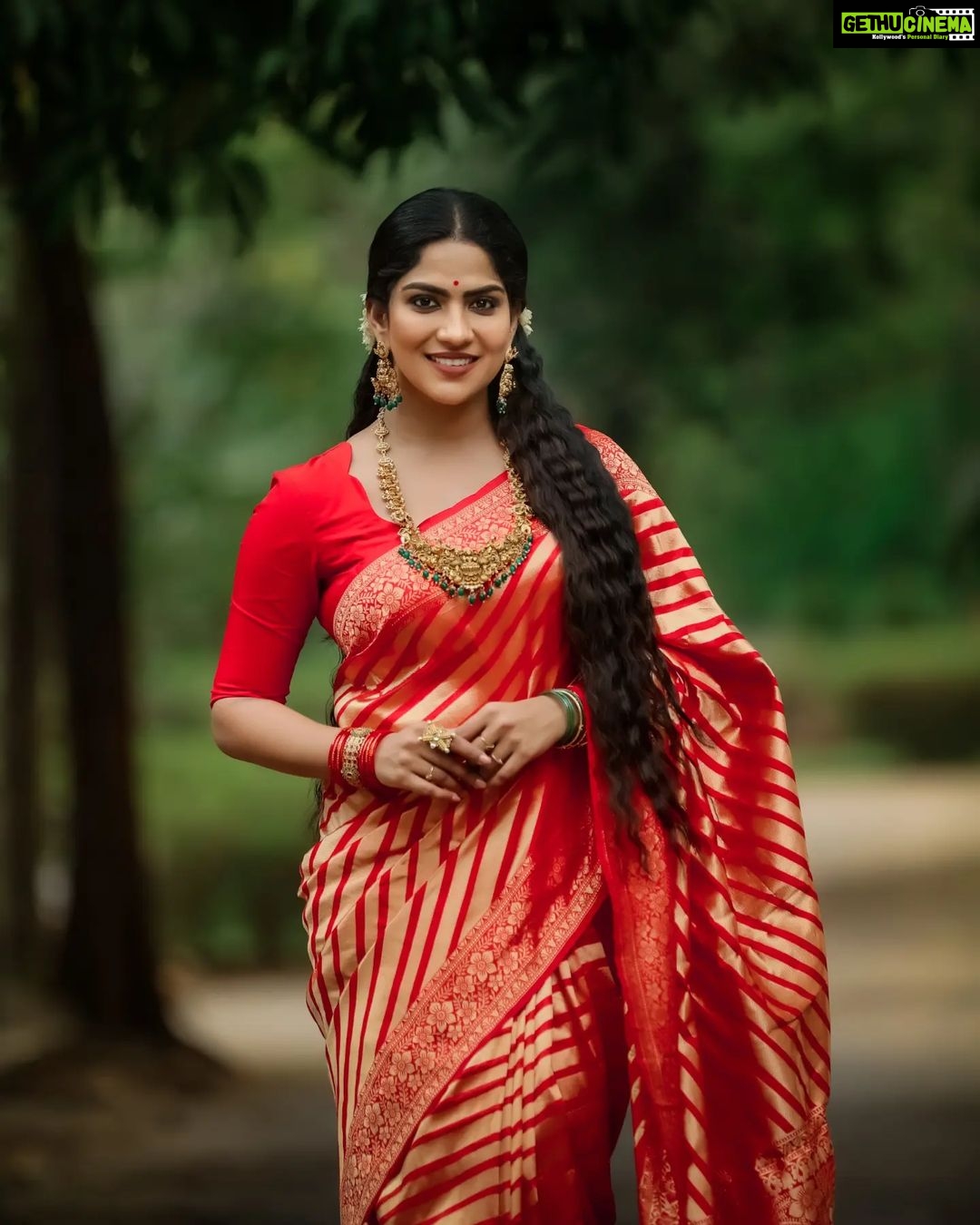 Swasika Instagram - What's Vishu without a saree picture ? Happy Vishu to everyone 🌸 Mua : @abilashchickumakeupartist Styling : @nithinju Saree : @divyadisa.couture Jewelry: @atiracreations Photography: @shibu.bokehpix #happyvishu #swasikavj #redsaree