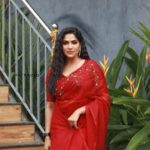 Swasika Instagram - Tonight am feeling Red❤️❣️❤️ Mua @abilashchickumakeupartist Styling @vrinda_sk_ Pic @film_clouds Wearing @amala_designer_couture