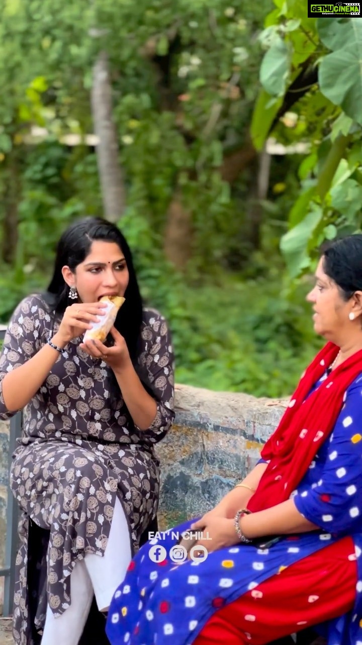 Swasika Instagram - Had an amazing moment with @swasikavj at Namaste foodies. Namaste foodies provides delicious food at very affordable prices. 📍 Irumpanam puthiya road. Opposite of Irumpanam Vocational Higher Secondary School (VHSS) So guys , do visit our Muhsin bayya’s Thattukada and send us your feedback. #kochi #kochidiaries #kochigram #kochivibes Cochin, Kerala