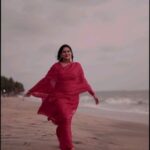 Swasika Instagram – Who wouldn’t love a stroll on the beach with a good evening breeze 🥰
Mua : @abilashchickumakeupartist 
Styling : @nithinju 
Earring: @kaya_online_
Costume : @_helenswardrobe_ 
Video: @_plugin_wedding_photography_ 
@red_ideaz 

#swasika #swasikavj #eveningbliss