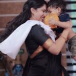 Swasika Instagram - Dancing to the Evergreen malayalam song of Shobana Ma'am . I grew up listening to this song, and it was one of my favorites, and it is still a treat for the eyes to see @shobana_danseuse grooving to this music . Peraamadeee aadvik moneeeee Ummmaaaa ❤️❤️ Video : @abi_fine_shooters #swasikavj #swasika #olathumbathirunnu #pappayudeswanthamappus