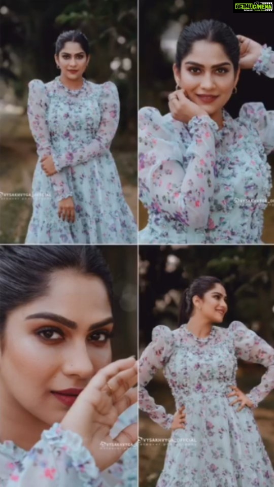 Swasika Instagram - Enjoy the little things that come across, Life is all about little smiles and laughs ! Mua : @abilashchickumakeupartist Costume : @junna_by_gafoor #swasika #swasikavj Thank you kunju for this edit🥰