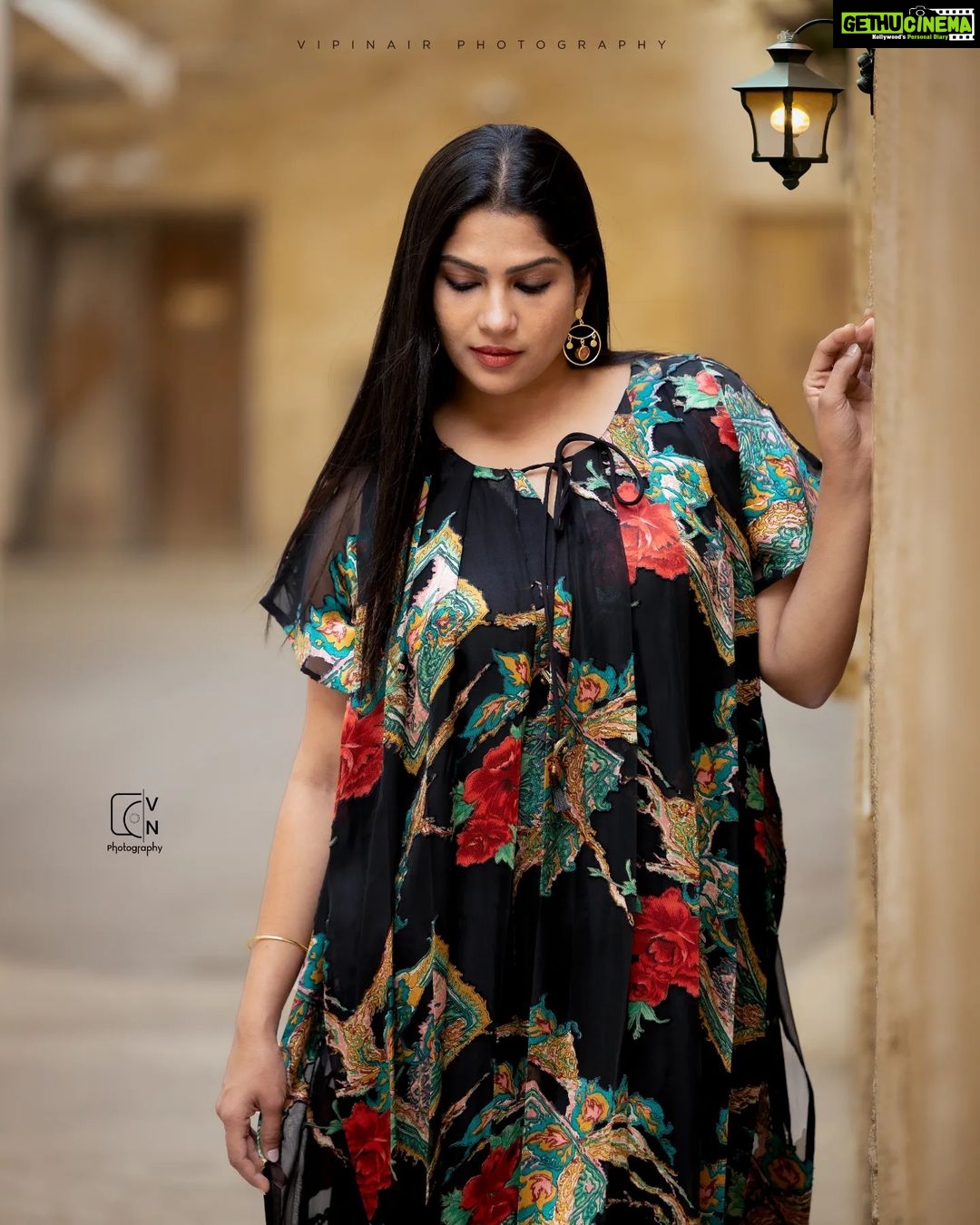 Swasika Instagram - Some days are good to be remembered ! Wearing : @houseofemkay Stylist : @tharunya_vk Jewellery: @kaya_online_ Photography: @vipin_nairs #dubai #saturdaymorning #saturday #swasika Dubai, United Arab Emirates