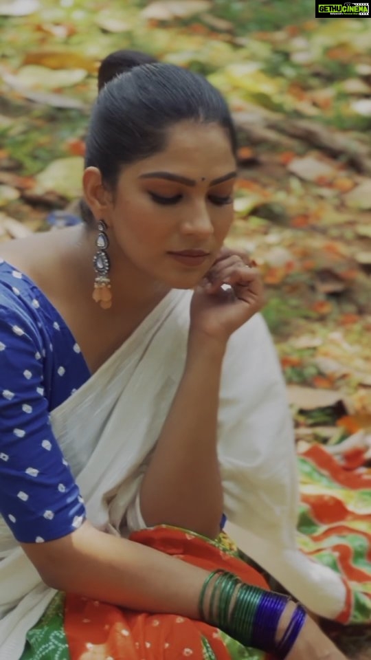 Swasika Instagram - Bharghavi π Mua : @abilashchickumakeupartist Saree : @byhand.in Stylist : @amal_gop Jewellery: @anokhi_priyakishore Dop @abilashchickumakeupartist π Video editor @abi_fine_shooters thank u dear #Neelavelicham #bharghavi #swasikavj #sareelove #saree