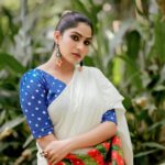 Swasika Instagram - A touch of simplicity and a dash of boldness! This stunning saree look is perfectly complemented by a simple yet striking makeover that accentuates her natural beauty. Muse : @swasikavj Mua : @abilashchickumakeupartist Saree : @byhand.in Stylist : @amal_gop Photography: @akhil_photography_tvm #MakeoverMagic #SimpleYetBold #SareeGlam #swasika #abilashchickumakeupartist #bridesofkerala