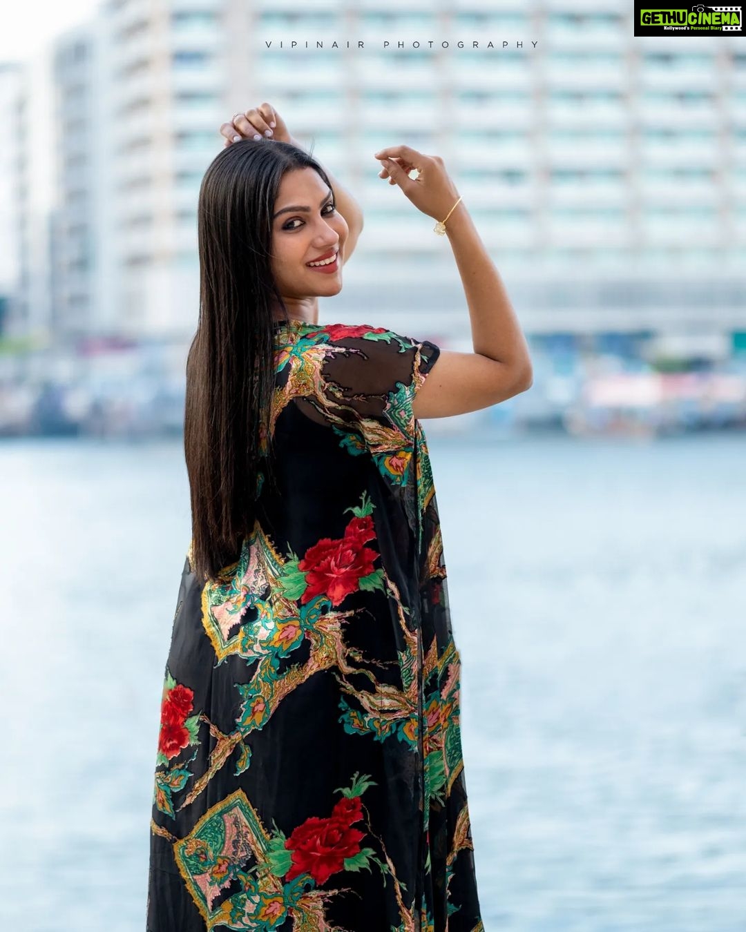 Swasika Instagram - Some days are good to be remembered ! Wearing : @houseofemkay Stylist : @tharunya_vk Jewellery: @kaya_online_ Photography: @vipin_nairs #dubai #saturdaymorning #saturday #swasika Dubai, United Arab Emirates