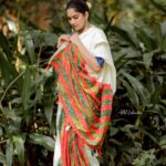Swasika Instagram - A touch of simplicity and a dash of colorful boldness! In love with the saree . Mua : @abilashchickumakeupartist Saree : @byhand.in Stylist : @amal_gop Jewellery: @anokhi_priyakishore Photography: @akhil_photography_tvm #SimpleYetBold #SareeGlam #swasika