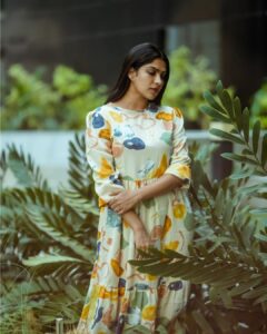 Swasika Instagram - Let flowers bloom in your heart, scattering their vibrant hues of joy and hope. And in the midst of it all, wear a smile that radiates the sheer bliss of existence. Dress : @clubwomensofficial Photography: @shamseersiddique #swasikavj #swasika #dubaidays #mydubai