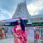 Swathi Deekshith Instagram - Wishing everyone a very happy new year 🤗 #2023 #happynewyear #newgoals #getit