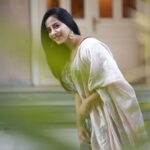 Swathi Deekshith Instagram - I see you! ❤️ #happy #stayhappy #staypositive #onelife #photoshoot #actorslife #swathideekshith #teluguactress #hyderabad #potraits #instagram #instadaily #instagal #gram #instareels