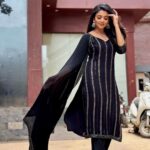 Tanvi Dogra Instagram - Just flaunting my favourite Colour #black 🖤