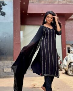 Tanvi Dogra Instagram - Just flaunting my favourite Colour #black 🖤