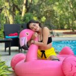 Tanya Sharma Instagram - Before and after pool effects 🤣🤣 . . Swipe right 🤣 #poolparty #alibaug #staycation #friends #fun #ssk2 #tanyasharma