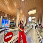 Tanya Sharma Instagram - Srilankaaaaaaaaa 🫶🏻 for three days 👌😎 . . Wearing - @athenalifestyle.in Styled by - @styling.your.soul @srilankanairlinesofficial @flysrilankan @goldcoastfilmsofficial @scy.awards #NamastefromSriLanka #IFlySriLankan #youareourworld #SriLankanAirlines #SCYisthelimit