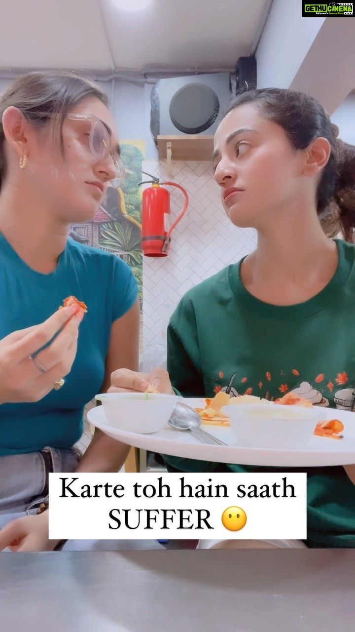 Tanya Sharma Instagram - कैसे कहें क्या है सितम सोचते हैं अब ये हम 🫠