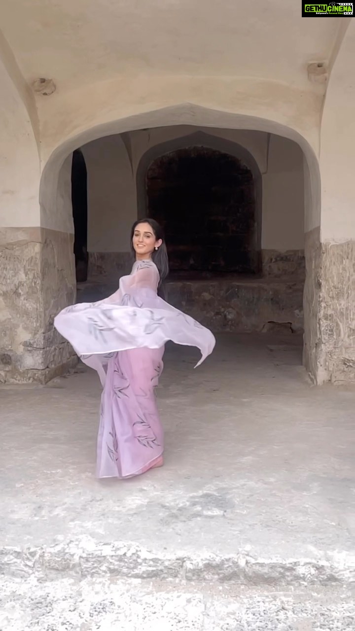Tanya Sharma Instagram - Good morning ! Also Me to myself 😂🫶🏻 . Wearing - @kapardara_india #reels #saree #love #loveyourself #reelkarofeelkaro #reelitfeelit #explore #trending #fyp #tanyasharma