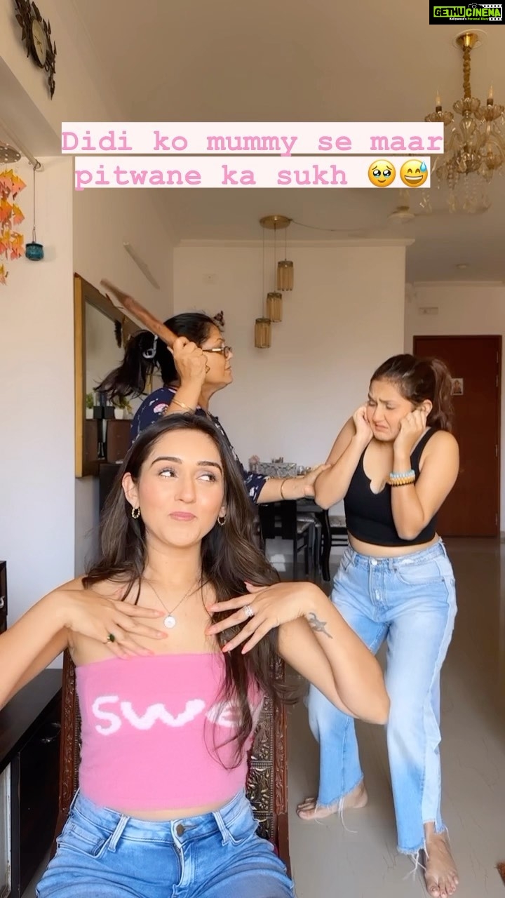 Tanya Sharma Instagram - Sukoon pro max ! 🥹 Tag your elder sisters !!!🤣 #reels #reelsinstagram #reelsvideo #reelkarofeelkaro #sisters #fightclub #sharmasisters #explore #fyp #trending #mumbai #tanyasharma #actorslife