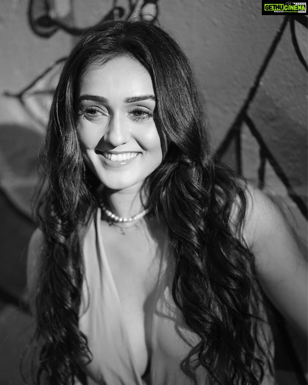 Tanya Sharma Instagram - Look me in the eyes tell me what you see 🥺 . . 📸 @iam_rajinamdar #blacknwhite #portrait #phootoftheday #gratidão #happysaturday #tanyasharma