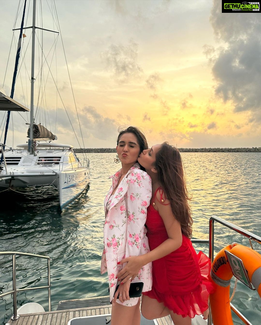 Tanya Sharma Instagram - This is what you missed 🤠. . Styled by @rimadidthat Outfit @papzclothing Earrings @trazenie Did a lovely sail with @saillanka last weekend ! @scy.awards @goldcoastfilmsofficial #saillanka #saillankacharter #scyisthelimit #srilanka #grateful #sailing #formals #tanyasharma