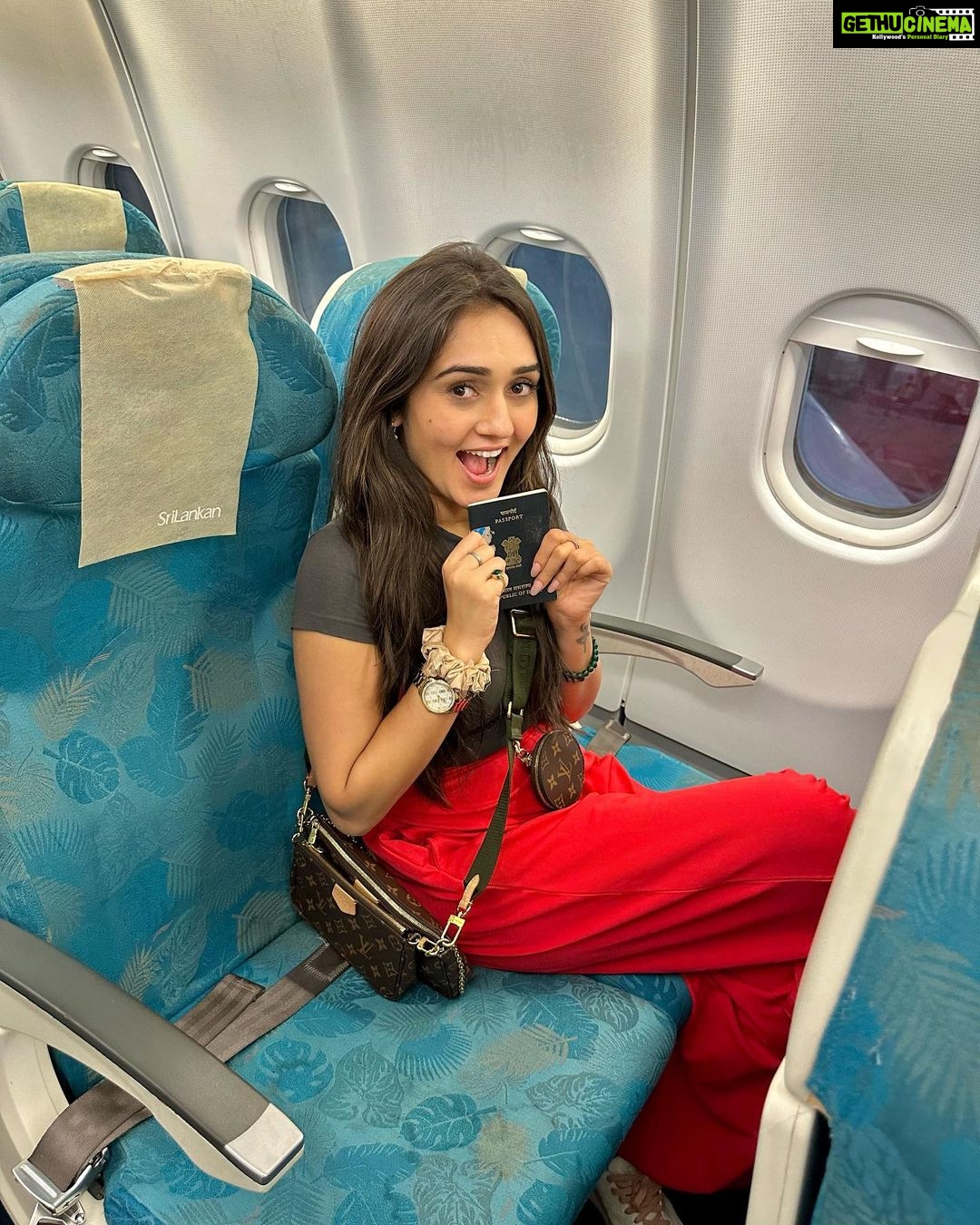 Tanya Sharma Instagram - Srilankaaaaaaaaa π«Άπ» for three days ππ . . Wearing - @athenalifestyle.in Styled by - @styling.your.soul @srilankanairlinesofficial @flysrilankan @goldcoastfilmsofficial @scy.awards #NamastefromSriLanka #IFlySriLankan #youareourworld #SriLankanAirlines #SCYisthelimit