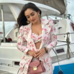 Tanya Sharma Instagram - This is what you missed 🤭 . . Styled by @rimadidthat Outfit @papzclothing Earrings @trazenie Did a lovely sail with @saillanka last weekend ! @scy.awards @goldcoastfilmsofficial #saillanka #saillankacharter #scyisthelimit #srilanka #grateful #sailing #formals #tanyasharma