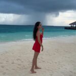 Tanya Sharma Instagram – Sharabi ye dil hogya 🫠
.
.
Some pictures just cannot do justice to this beautiful place! Blessed and always grateful for this lovely travel opportunity 🥺 #grateful #maldives #saturdayvibes #reddress #travel #tanyasharma #love