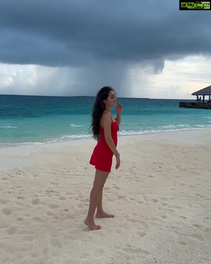 Tanya Sharma Instagram - Sharabi ye dil hogya 🫠 . . Some pictures just cannot do justice to this beautiful place! Blessed and always grateful for this lovely travel opportunity 🥺 #grateful #maldives #saturdayvibes #reddress #travel #tanyasharma #love