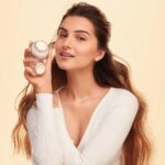 Tara Sutaria Instagram - Get your winter glow with my favorite, Vitamin Enriched Face Base — a blend of Vitamins B, C and E that helps instantly hydrate, plump and prep skin for a fresh, healthy-looking glow. This multitasking, moisturizing primer starts at Rs.1,090 only. Shop my glow-to and indulge in exciting offers! #BobbiBrownIndia #BobbiBrown #BobbiBrownXTaraSutaria