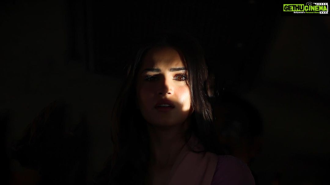 Tara Sutaria Instagram - Before it all began… 🏜#Apurva @nix_bhat @StarStudios @muradkhetani #bikramduggal @dhairyakarwa @nowitsabhi @aksnash @thinkering @rajpalofficial @sumitgulati90 @its.aaditya_ @dhruvgohil_