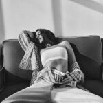 Tara Sutaria Instagram - Lazy evenings 💙🤍 w @rahuljhangiani 📸✨