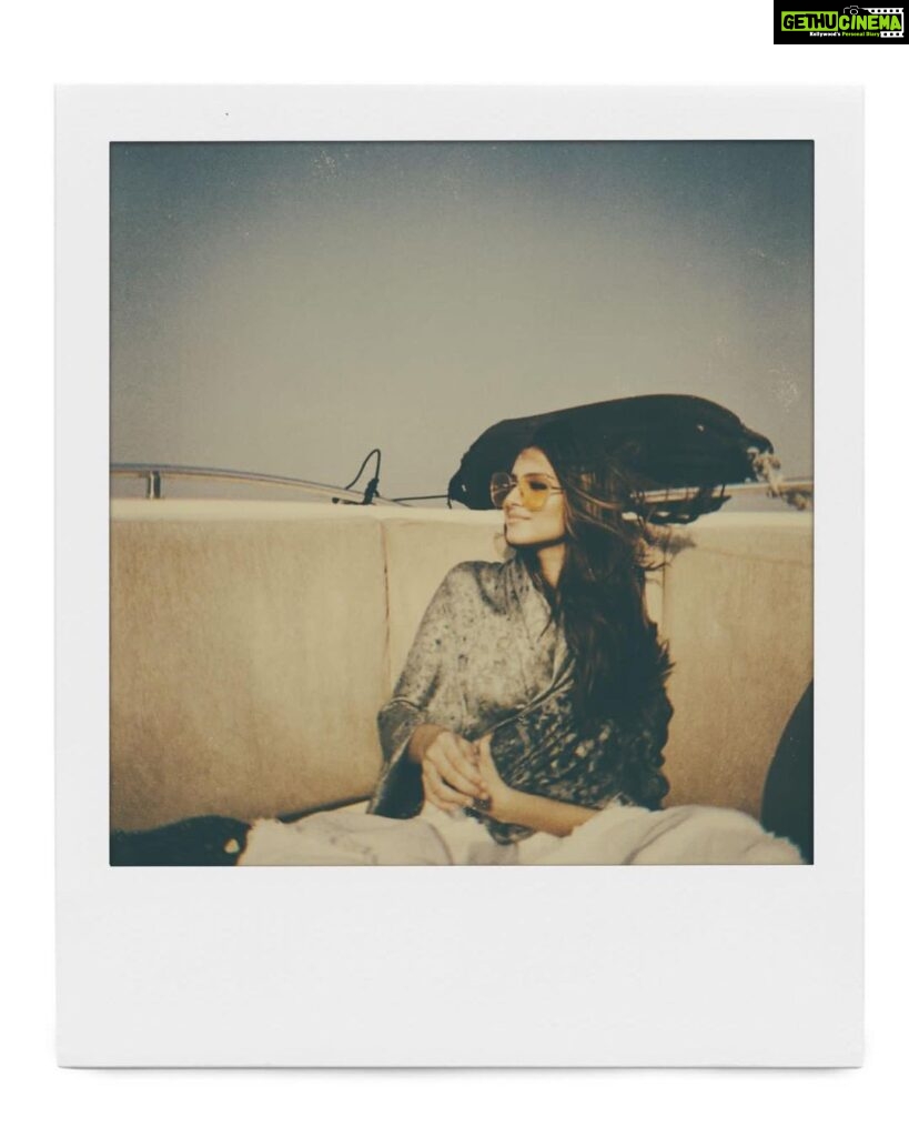 Tara Sutaria Instagram - Somewhere.. Beyond the sea🎵🐠📸 @rohanshrestha