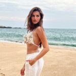 Tara Sutaria Instagram - Island baby 🏝🐚