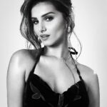 Tara Sutaria Instagram - Hold your own.. Know your name, and go your own way 🎵🖤