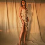 Tara Sutaria Instagram - Dancing with myself🌺✨