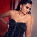 Tejasswi Prakash Instagram - Here… You have some non candid pictures in this outfit 🙈 Styled by : @dollaypop Asst : @styledby.siyaaa @xrishikax @garimaaa19 Co-rd set : @ektas_official Earrings : @blingthingstore Bangles : @baala_jewels 📸 @visualaffairs_va