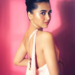 Tejasswi Prakash Instagram - Nice to meet ya 💕 . . . Wearing @mandirawirkhq Shoes @sko.store 📸 @visualaffairs_va