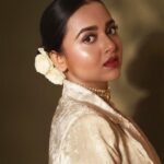 Tejasswi Prakash Instagram – Moving calm 🤍
.
.
.

Styled by: @dollaypop
Assisted by: @styledby.siyaaa @xrishikax @garimaaa19
Suit: @labelnishthabansal
Potli: @ornatte.in @spiffypublicrelations
Jewellery: @vivinia_designer_jewelery @offbeatmediain 
📸 @visualaffairs_va