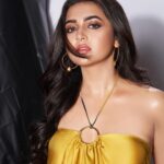 Tejasswi Prakash Instagram - School college ani life In theatres near you 💃🏻💃🏻💃🏻 . . Styled by : @dollaypop Asst : @styledby.siyaaa @xrishikax @garimaaa19 Outfit : @themissyco Bracelets : @baala_jewels Earrings : @bazijewels
