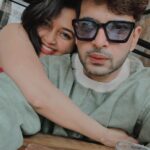 Tejasswi Prakash Instagram - Fries, sloppy joe, frankfurter, hefeweizen and a lager please Thanks ♥️
