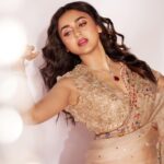 Tejasswi Prakash Instagram - To the people in my life who make me smile, support me and bring me joy… a big thank you 🙏 #dadasahebphalkeawards #naagin6 #bestactresstelevision . . . Wearing @shashagabaofficial Necklace & Rings @karishma.joolry Bracelet @goldsmiths_jewellery Styling @shreejarajgopal Style assistant @dhwanii.jain 📸 @visualaffairs_va Makeup @jyotiiadvani.artistry