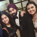 Tejasswi Prakash Instagram – My forever gang… mere yaar Ki shaadi @jasjeev92 💃🏻💃🏻💃🏻
.
.
.
Outfit @monaandvishu
@viralmantra
Jewellery @koharbykanika @vblitzcommunications
Styled by @nupur_p