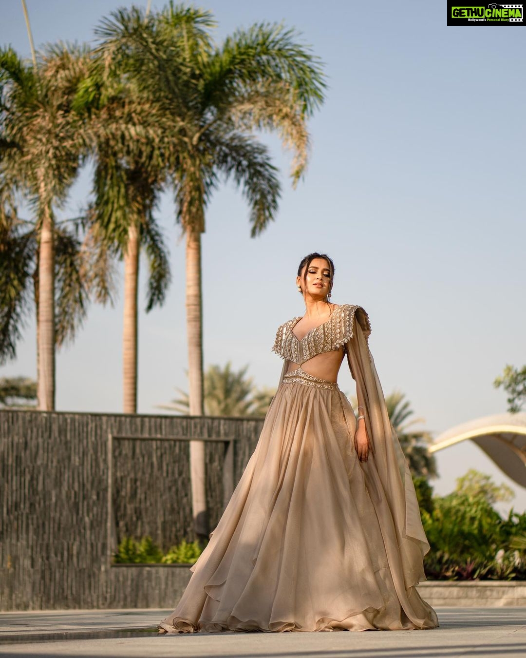 Tejasswi Prakash Instagram - Aim for the sun and let the shadows fall back… . . . Outfit - @kalkifashion Accessories - @mozaati Styled by - @sheefajgilani Assisted by - @styledbyastha @kashishsinhaaa Coordinated by - @niyoshi.jain @tanyasadwhiny 📸 @that.nikhil
