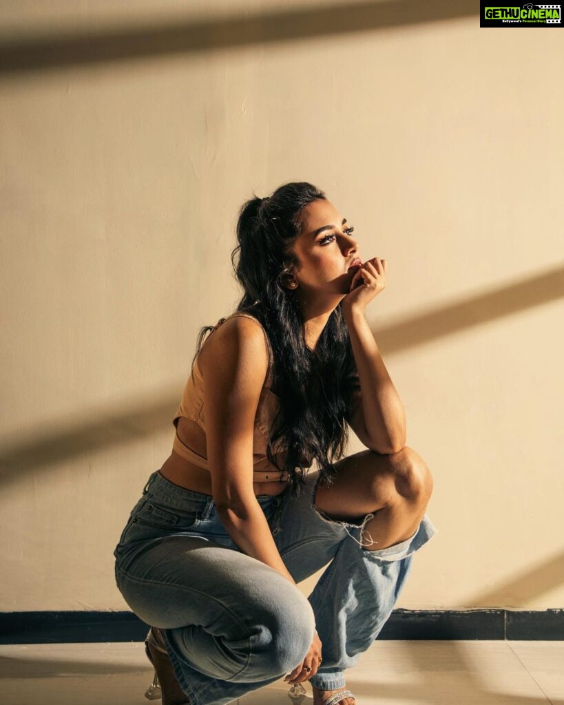 Tejasswi Prakash Instagram - the secret of getting what you want from life is to know what you want, and believe you can have it. . . . 📸 @smileplease_25 Makeup @madhura_mazumdar Styling @shrushti_216 Outfit @freakinsindia
