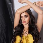 Tejasswi Prakash Instagram - School college ani life In theatres near you 💃🏻💃🏻💃🏻 . . Styled by : @dollaypop Asst : @styledby.siyaaa @xrishikax @garimaaa19 Outfit : @themissyco Bracelets : @baala_jewels Earrings : @bazijewels